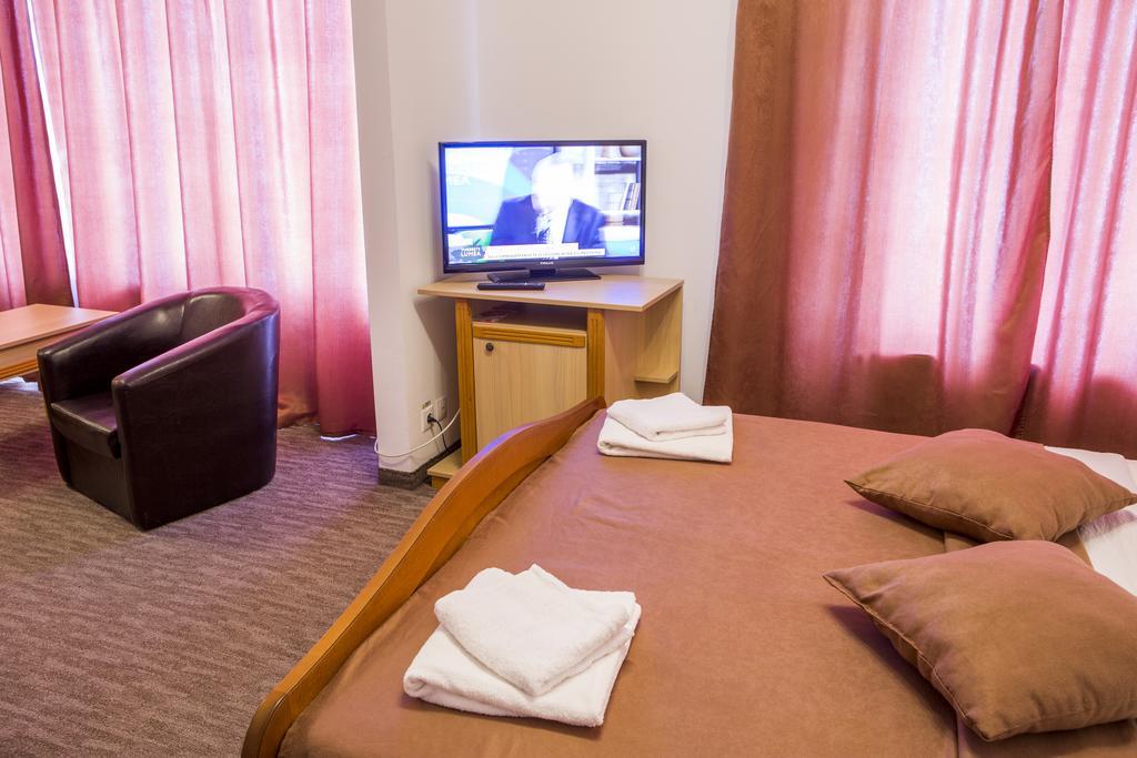 Motel Darina Ungheni  Exteriör bild