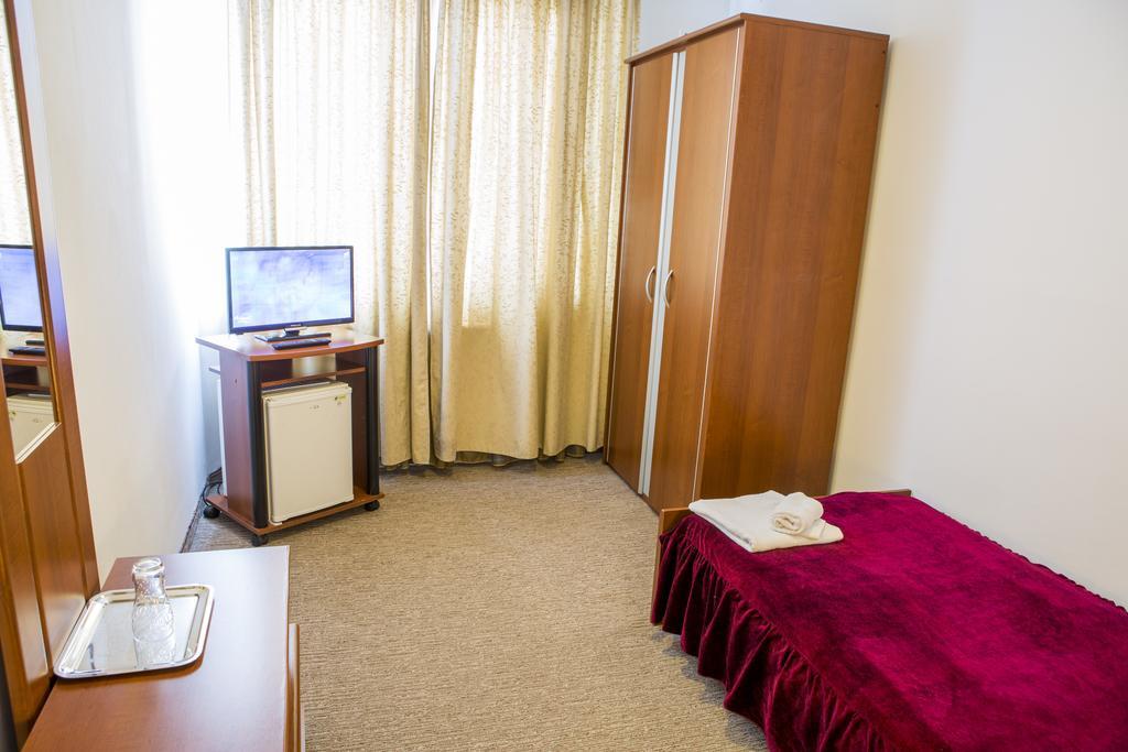 Motel Darina Ungheni  Exteriör bild