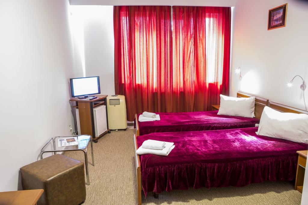 Motel Darina Ungheni  Exteriör bild