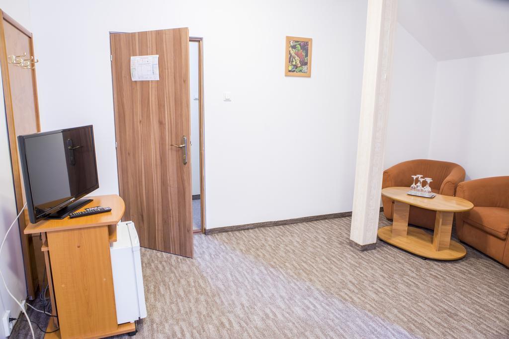 Motel Darina Ungheni  Exteriör bild