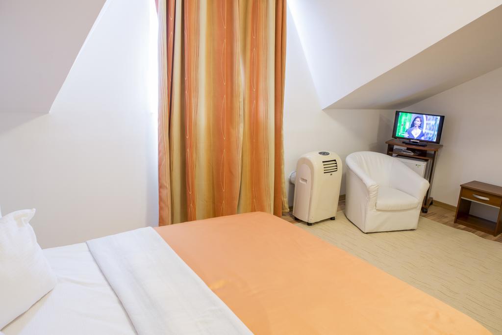 Motel Darina Ungheni  Exteriör bild