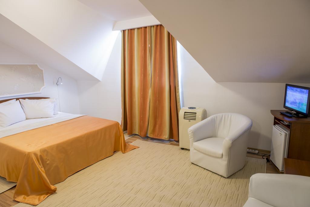 Motel Darina Ungheni  Exteriör bild